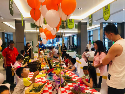 1594888954917067.jpg 金輝·優(yōu)步學(xué)府美好集市活動現(xiàn)場